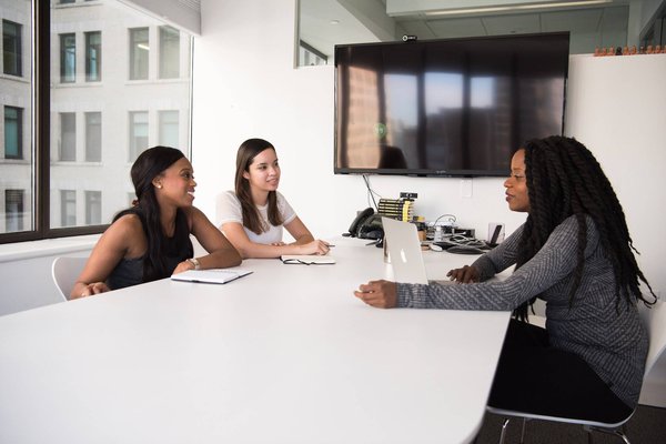 Comment se préparer à un entretien d'embauche dans une entreprise ?