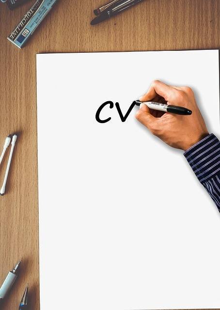 Préparer son CV pour les salons de l'emploi : 4 étapes pour réussir